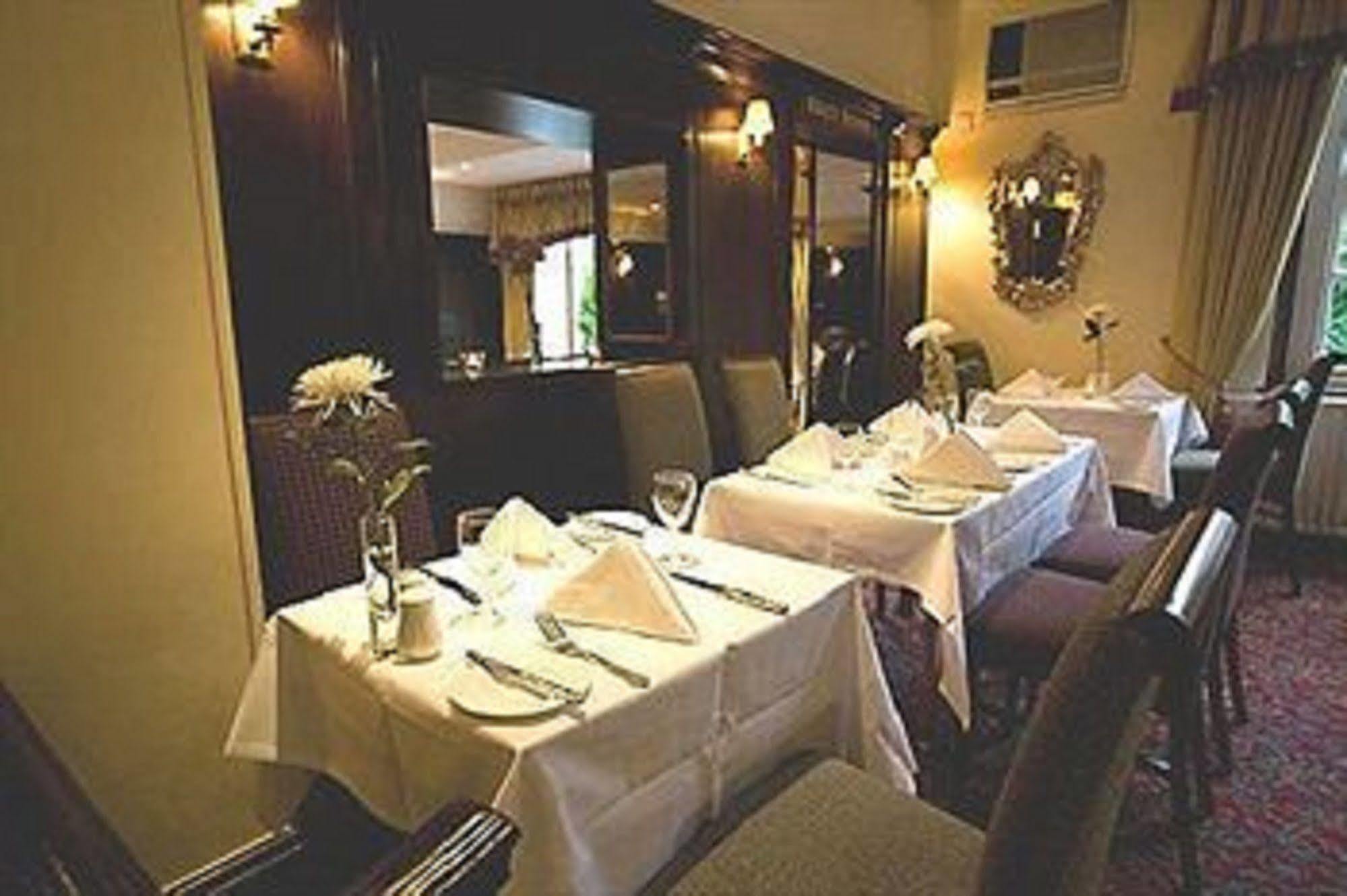 Warren Lodge Shepperton Restaurante foto